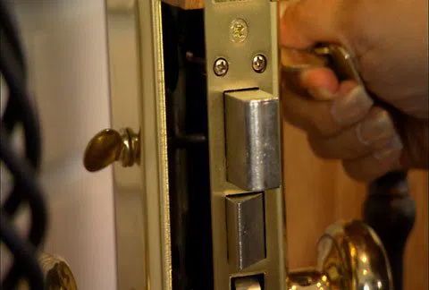 Lynn Locksmith Store Lynn, MA 781-203-8062 - apartment-lock-change